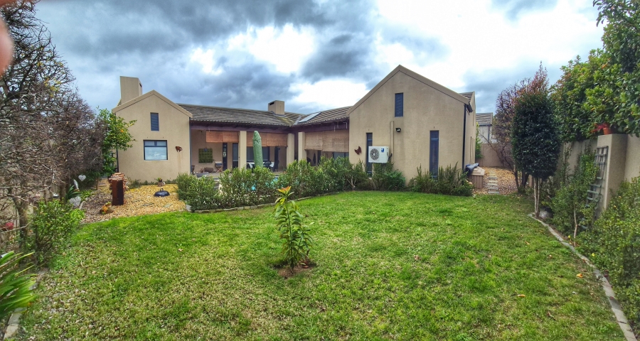 3 Bedroom Property for Sale in Paryskloof Western Cape